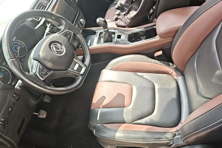 Used Dongfeng Fengon 580 2016 1.5T Manual Luxury Edition Driver Seat