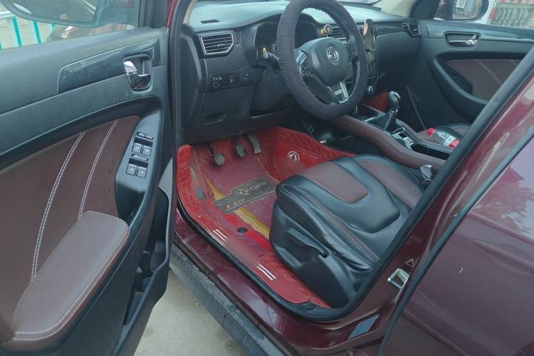 Used Dongfeng Fengon 580 2016 1.5T Manual Luxury Edition Driver Seat