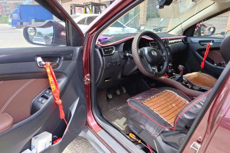 Used Dongfeng Fengon 580 2016 1.5T Manual Luxury Edition Driver Seat
