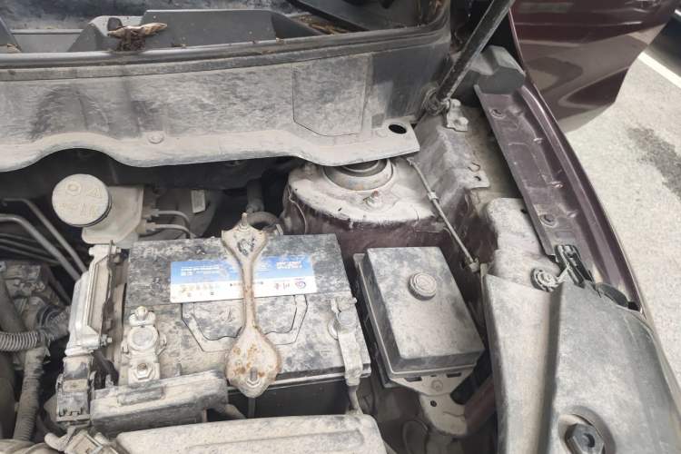 Used Dongfeng Fengon 580 2016 1.5T Manual Luxury Edition Engine Bay Left