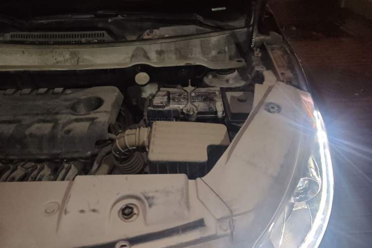 Used Dongfeng Fengon 580 2016 1.8L Manual Comfort Model Engine Bay Left