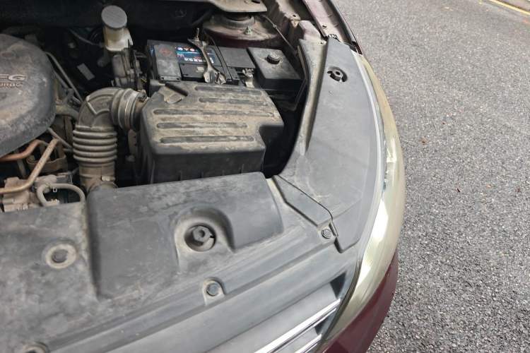 Used Dongfeng Fengon 580 2016 Revised Version 1.5T CVT Luxury Edition Engine Bay Left