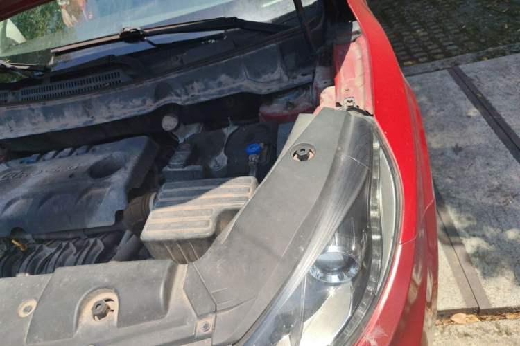 Used Dongfeng Fengon 580 2016 1.8L Manual Comfort Model Engine Bay Left
