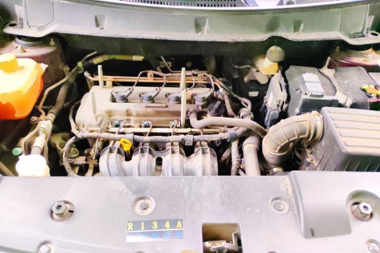 Used Dongfeng Fengon 580 2016 1.8L Manual Comfort Model Engine Bay