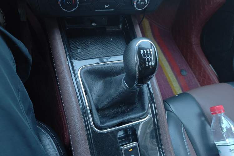 Used Dongfeng Fengon 580 2016 1.5T Manual Luxury Edition Gear Lever