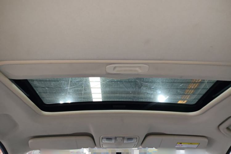 Used Dongfeng Fengon 580 2016 Revised Version 1.5T CVT Comfort Edition Headliner