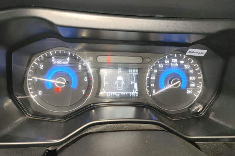 Used Dongfeng Fengon 580 2016 Revised Version 1.5T CVT Comfort Edition Instrument Cluster