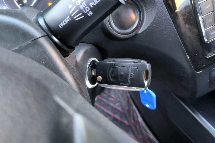 Used Dongfeng Fengon 580 2016 1.8L Manual Comfort Model Interior 1