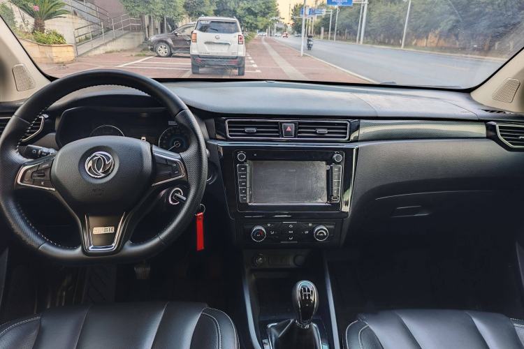 Used Dongfeng Fengon 580 2016 1.8L Manual Comfort Model Interior 1