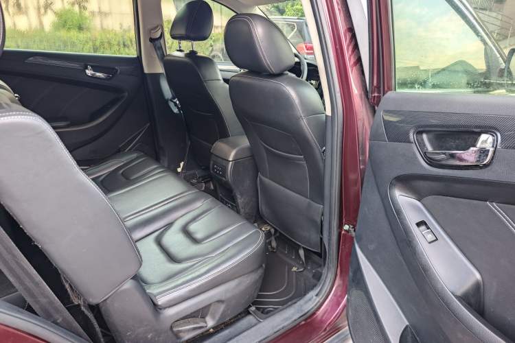 Used Dongfeng Fengon 580 2016 1.8L Manual Comfort Model Interior 11