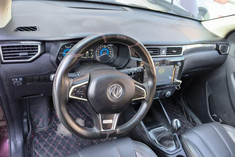 Used Dongfeng Fengon 580 2016 1.8L Manual Comfort Model Interior 2