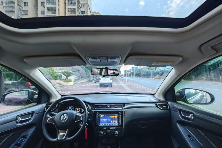 Used Dongfeng Fengon 580 2016 1.8L Manual Comfort Model Interior 2