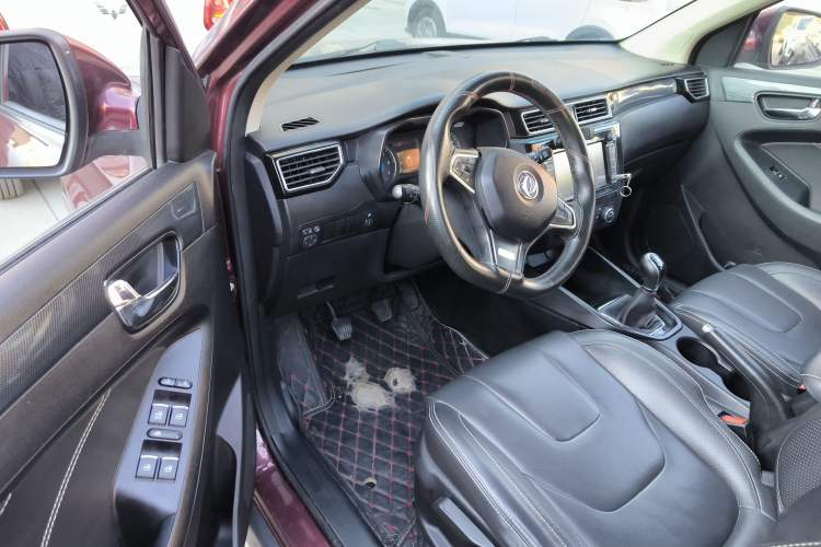 Used Dongfeng Fengon 580 2016 1.8L Manual Comfort Model Interior 3
