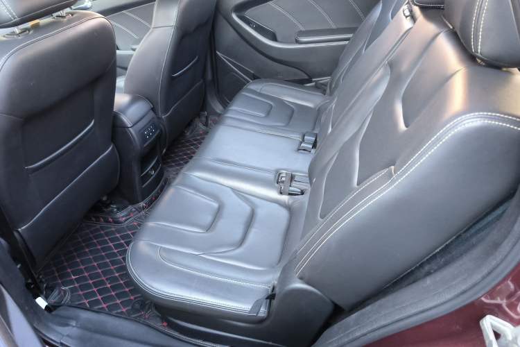Used Dongfeng Fengon 580 2016 1.8L Manual Comfort Model Interior 4