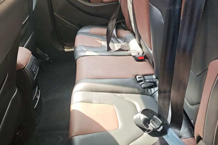Used Dongfeng Fengon 580 2016 1.5T Manual Luxury Edition Left Rear Seat