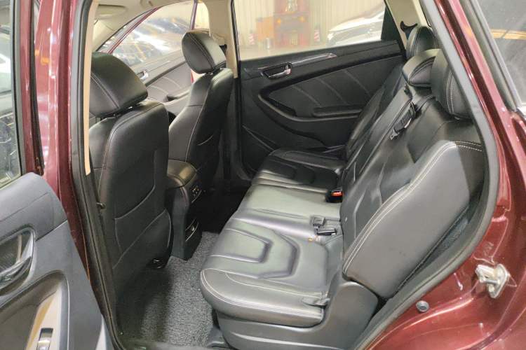 Used Dongfeng Fengon 580 2016 Revised Version 1.5T CVT Comfort Edition Left Rear Seat