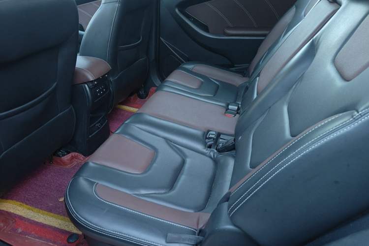 Used Dongfeng Fengon 580 2016 1.5T Manual Luxury Edition Left Rear Seat