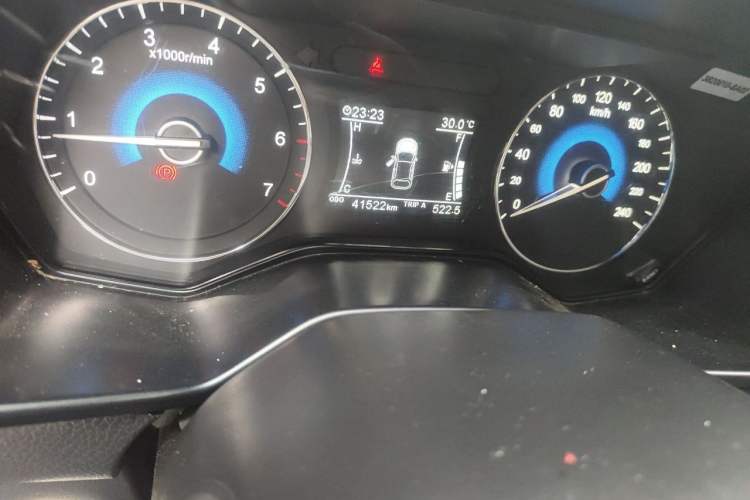 Used Dongfeng Fengon 580 2016 1.5T Manual Luxury Edition Odometer Close Up