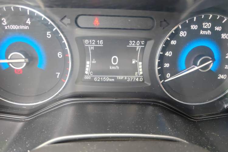Used Dongfeng Fengon 580 2016 1.5T Manual Luxury Edition Odometer Close Up