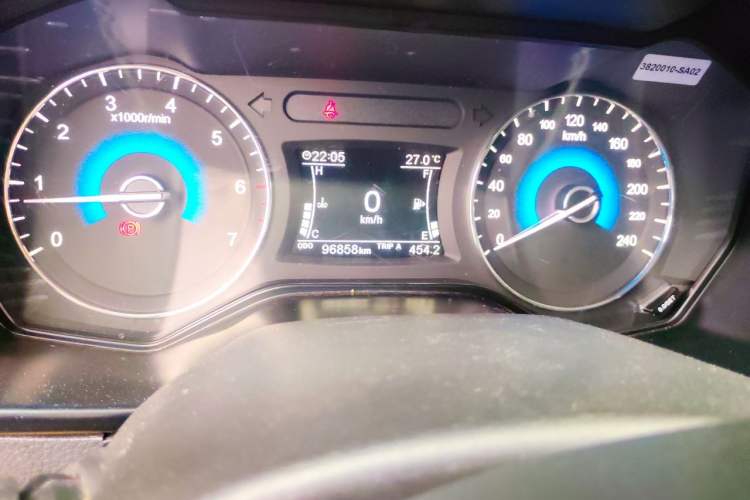 Used Dongfeng Fengon 580 2016 1.8L Manual Comfort Model Odometer Close Up