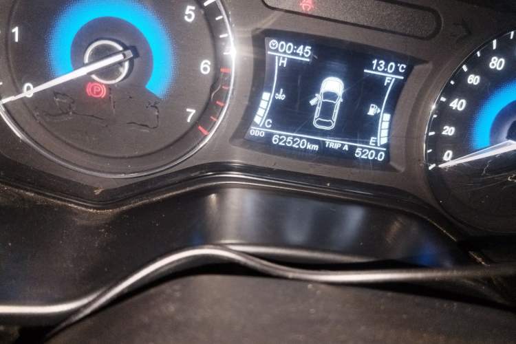Used Dongfeng Fengon 580 2016 1.5T Manual Luxury Edition Odometer Close Up