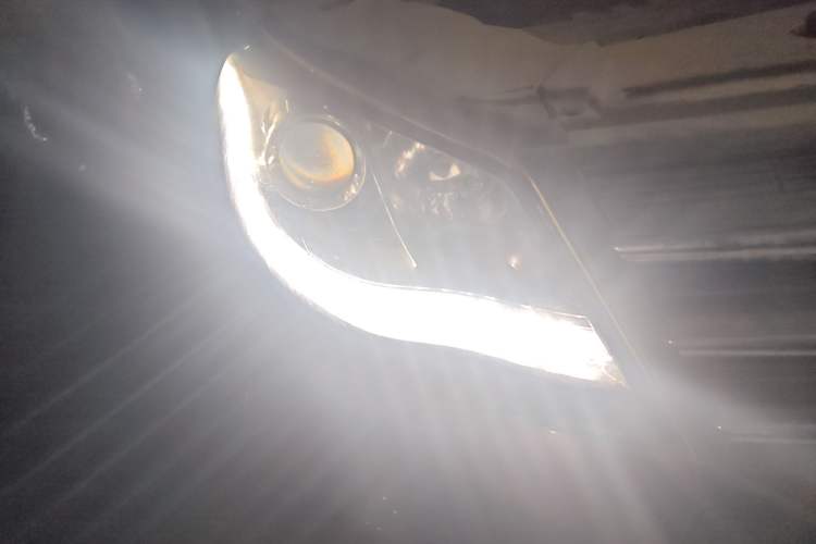 Used Dongfeng Fengon 580 2016 1.8L Manual Comfort Model Right Front Headlight