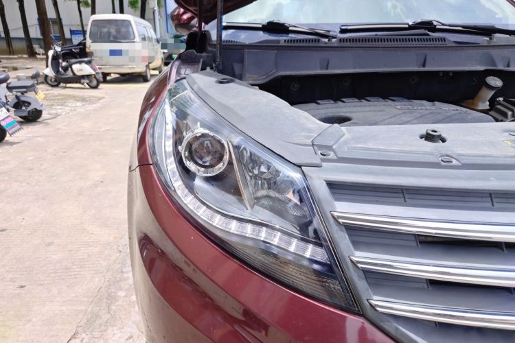Used Dongfeng Fengon 580 2016 1.5T Manual Luxury Edition Right Front Headlight