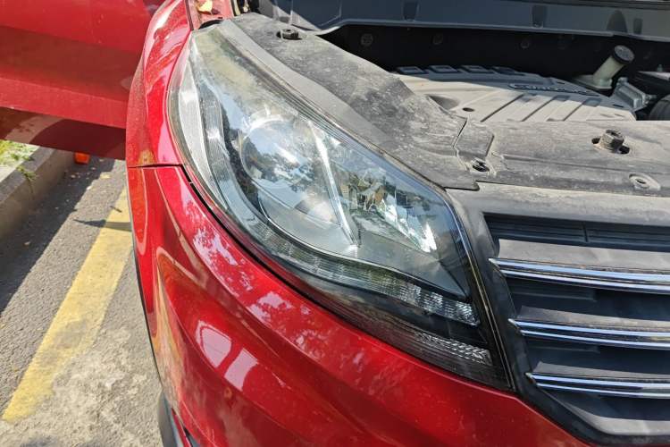 Used Dongfeng Fengon 580 2016 1.5T Manual Luxury Edition Right Front Headlight