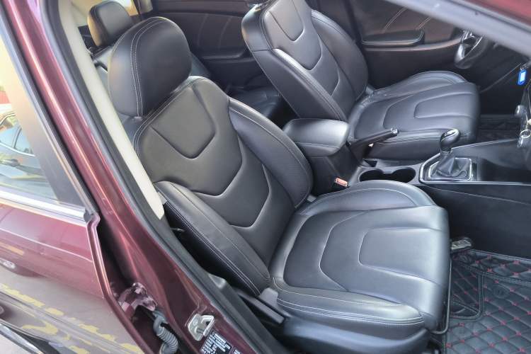 Used Dongfeng Fengon 580 2016 1.8L Manual Comfort Model Right Front Seat
