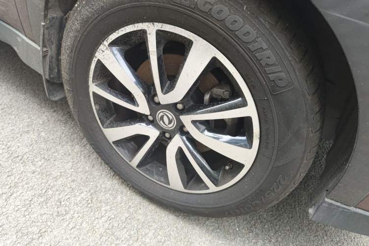 Used Dongfeng Fengon 580 2016 1.5T Manual Luxury Edition Right Front Wheel Hub