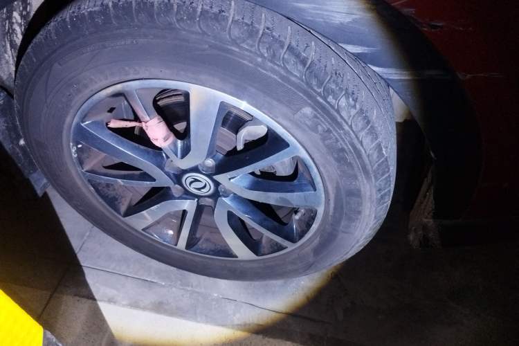 Used Dongfeng Fengon 580 2016 1.5T Manual Luxury Edition Right Front Wheel Hub