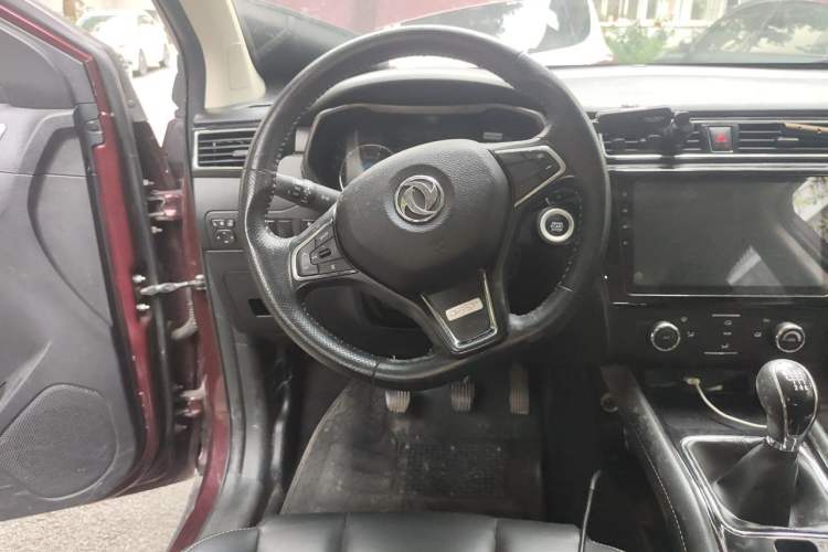 Used Dongfeng Fengon 580 2016 1.5T Manual Luxury Edition Steering Wheel