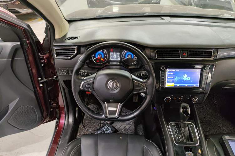 Used Dongfeng Fengon 580 2016 Revised Version 1.5T CVT Comfort Edition Steering Wheel