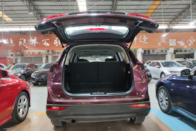Used Dongfeng Fengon 580 2016 Revised Version 1.5T CVT Comfort Edition Trunk