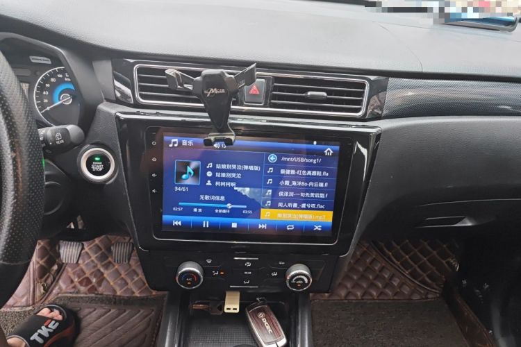 Used Dongfeng Fengon 580 2016 1.5T Manual Luxury Edition Audio And AC Panel