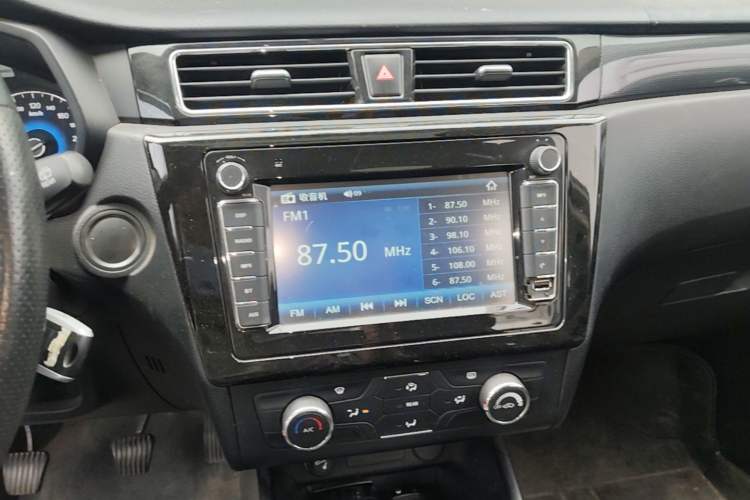 Used Dongfeng Fengon 580 2016 1.8L Manual Comfort Model Audio And AC Panel