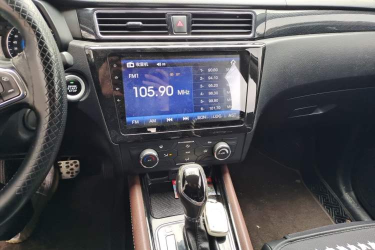 Used Dongfeng Fengon 580 2016 Revised Version 1.5T CVT Luxury Edition Audio And AC Panel