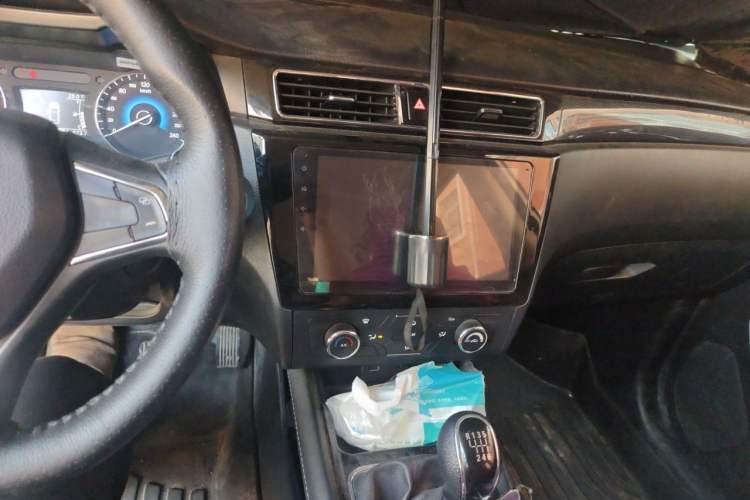 Used Dongfeng Fengon 580 2016 1.5T Manual Comfort Model Audio And AC Panel