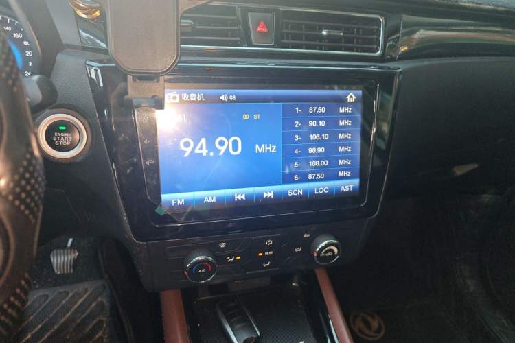 Used Dongfeng Fengon 580 2016 1.5T Manual Luxury Edition Audio And AC Panel
