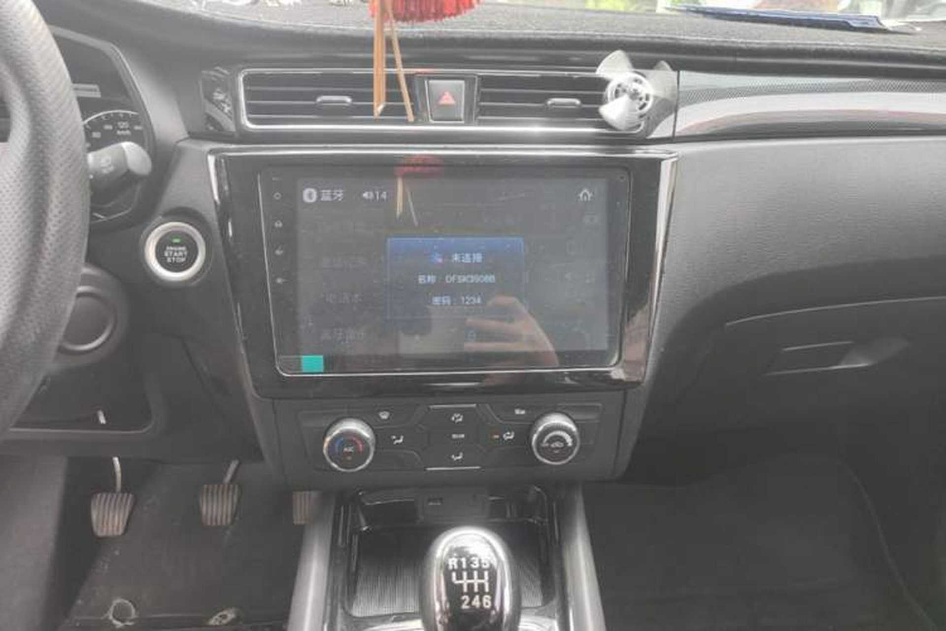 Used Dongfeng Fengon 580 2016 1.5T Manual Luxury Edition Audio And AC Panel