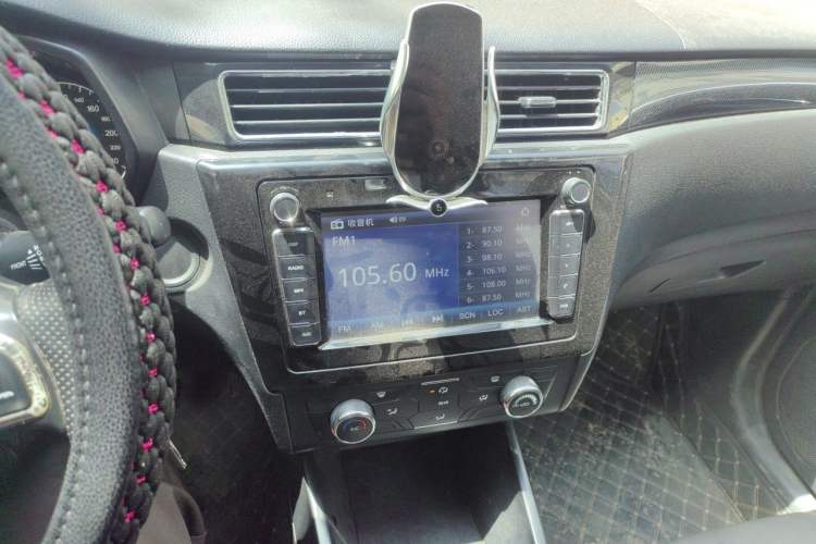 Used Dongfeng Fengon 580 2016 1.8L Manual Comfort Model Audio And AC Panel