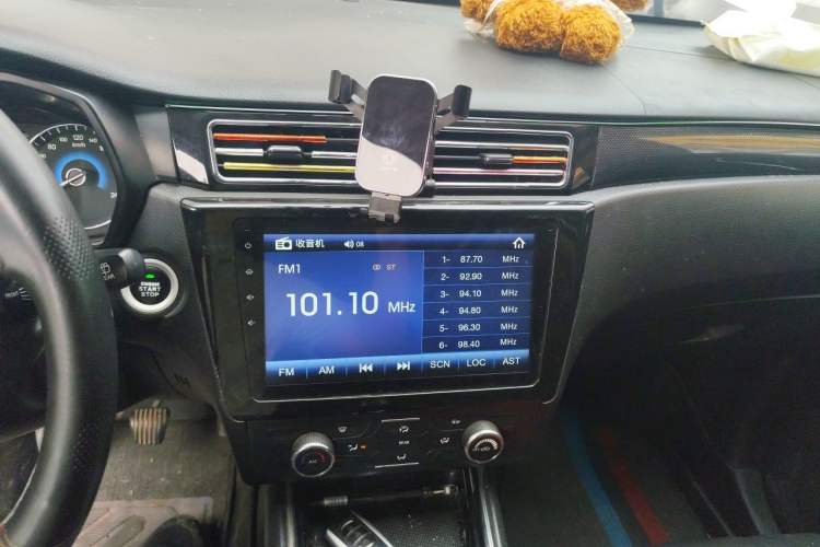 Used Dongfeng Fengon 580 2016 1.5T Manual Luxury Edition Audio And AC Panel