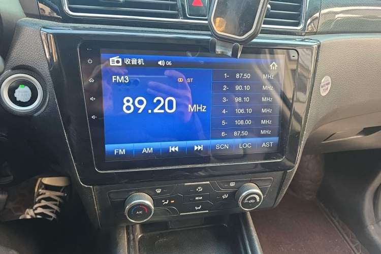 Used Dongfeng Fengon 580 2016 1.5T Manual Luxury Edition Audio And AC Panel