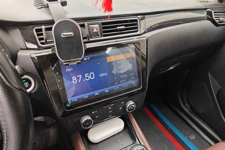 Used Dongfeng Fengon 580 2016 1.5T Manual Luxury Edition Audio And AC Panel