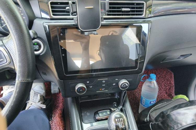 Used Dongfeng Fengon 580 2016 1.5T Manual Luxury Edition Audio And AC Panel