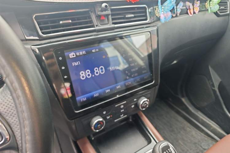 Used Dongfeng Fengon 580 2016 1.5T Manual Luxury Edition Audio And AC Panel