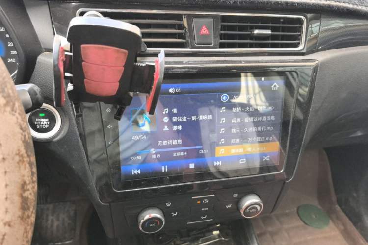 Used Dongfeng Fengon 580 2016 1.5T Manual Luxury Edition Audio And AC Panel