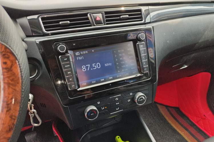 Used Dongfeng Fengon 580 2016 1.8L Manual Comfort Model Audio And AC Panel