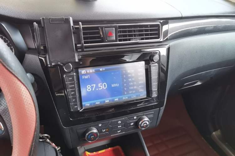 Used Dongfeng Fengon 580 2016 1.8L Manual Comfort Model Audio And AC Panel