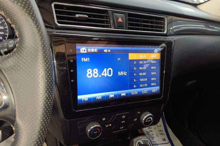 Used Dongfeng Fengon 580 2016 Revised Version 1.5T CVT Luxury Edition Audio And AC Panel